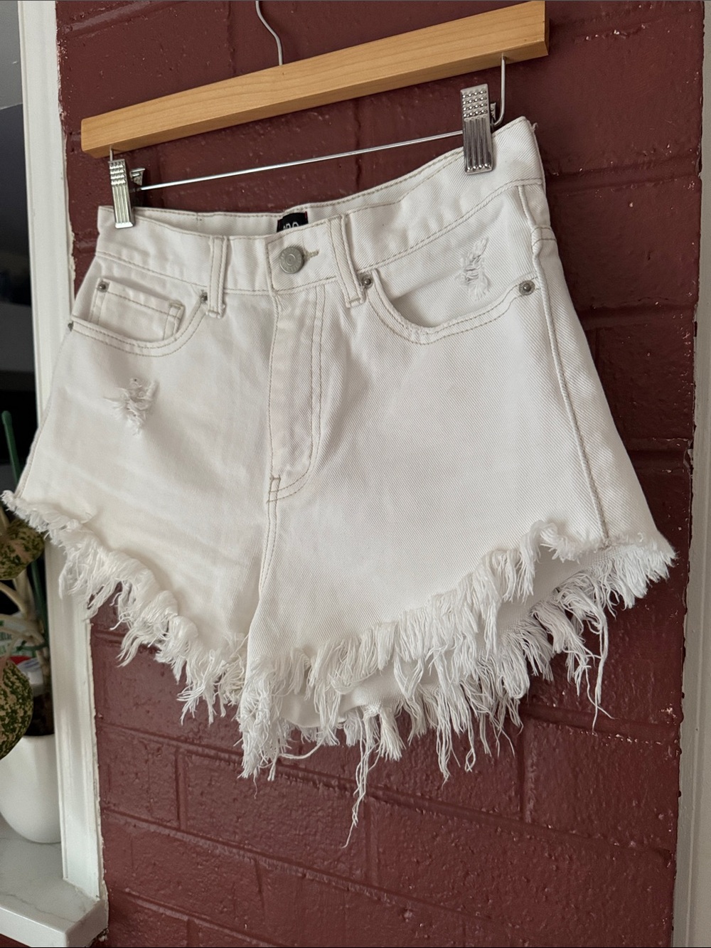 Urban Outfitters BDG White High Rise Cheeky Denim Frayed Hem Shorts Size 26 - Picture 3 of 7